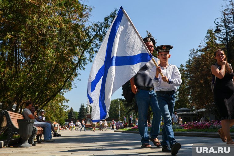 Праздник моря и службы: как отметили День Военно-морского флота в нескольких городах РФ. Фотогалерея