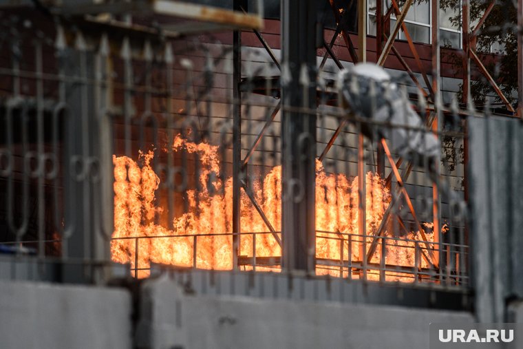 В Пензе загорелся завод после атаки украинскими дронами: что известно о крупном пожаре