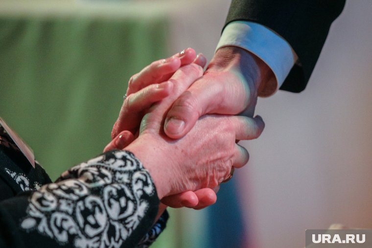 В ХМАО единороссы извинились перед уборщицей, которую оскорбил однопартиец 