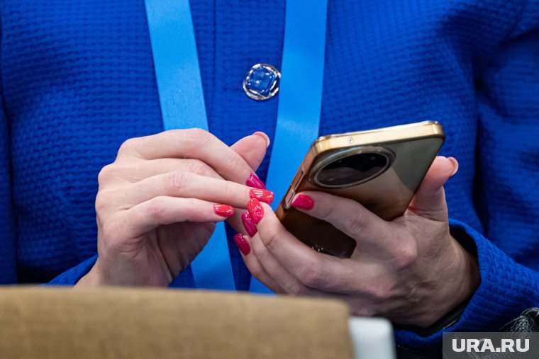 Россияне жалуются на сбои в работе мобильных операторов