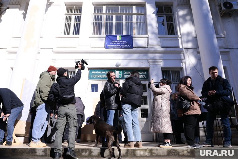 «Голосуют кланами»: почему жители Абхазии не выбрали президента