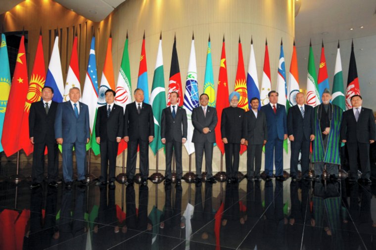 Прилетели 12 президентов: как в Екатеринбурге 16 лет назад прошел саммит ШОС