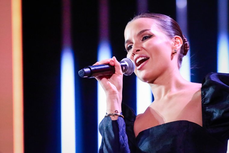 Пять млн рублей — не финал: концертный директор исполнительницы «Матушки» высказался о ее гонораре