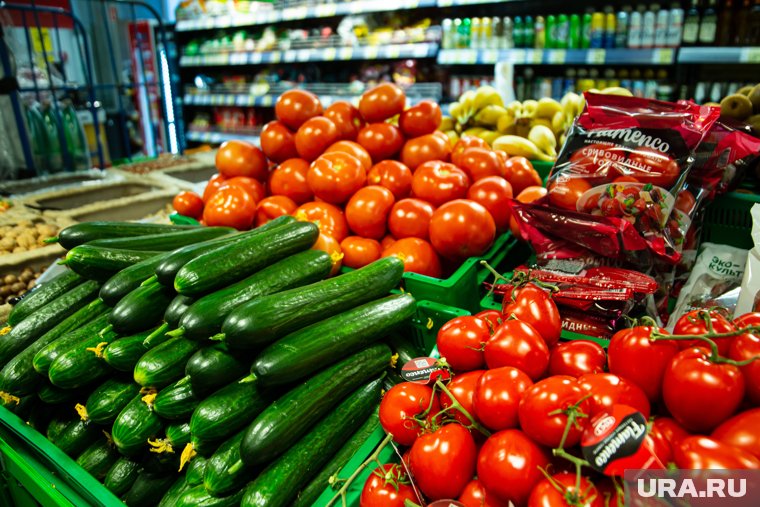 В России подешевели огурцы и помидоры, но подорожала курица
