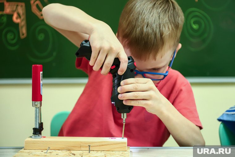 Курганский учитель и директор школы лишился работы после спора за миллион