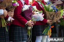 Фиолетовые волосы и пирсинг: в каком виде можно и нельзя ходить в школу