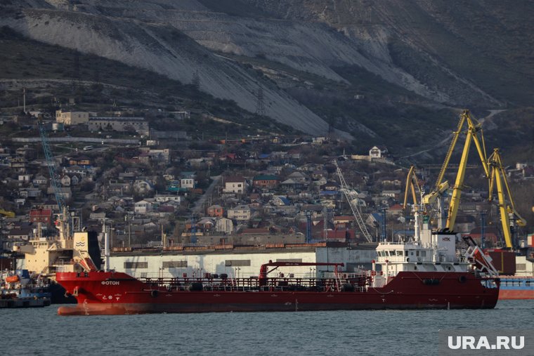 Россия ускорит сбор мазута в море, чтобы он не попал к соседям