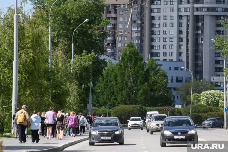 «Они готовы убивать»: в Екатеринбурге ослепленный старик бросился под машины, спасаясь от малолеток