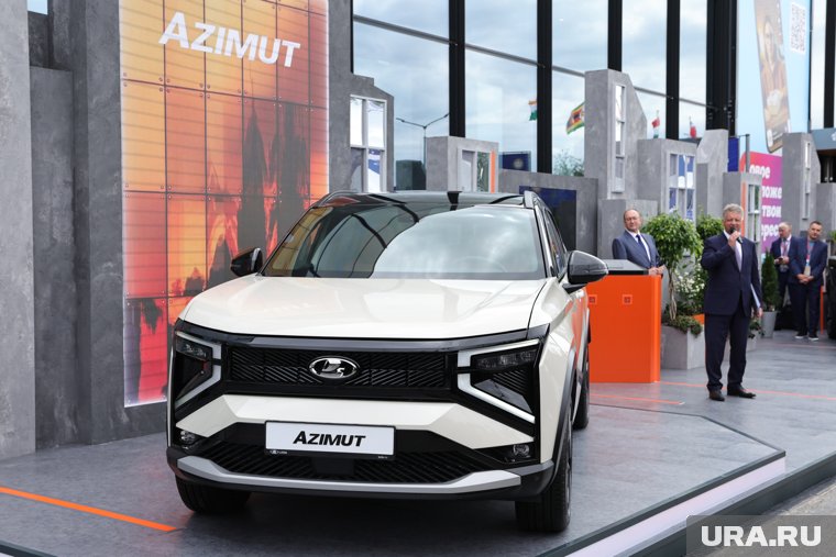 АвтоВАЗ показал первый за 30 лет кроссовер: что известно о новой Lada Azimut