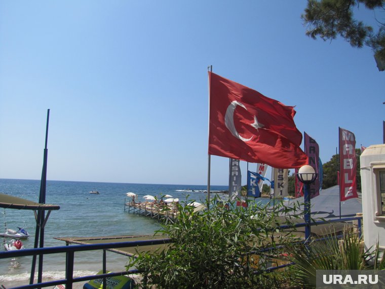 Почему десятки туристов сгорели на престижном турецком курорте: что известно