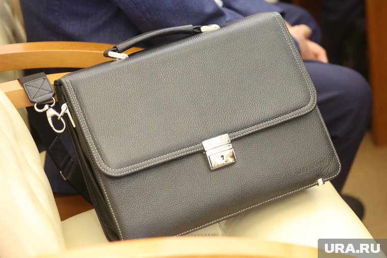 Свердловские власти страхуются под давлением силовиков: мэру предложили уйти