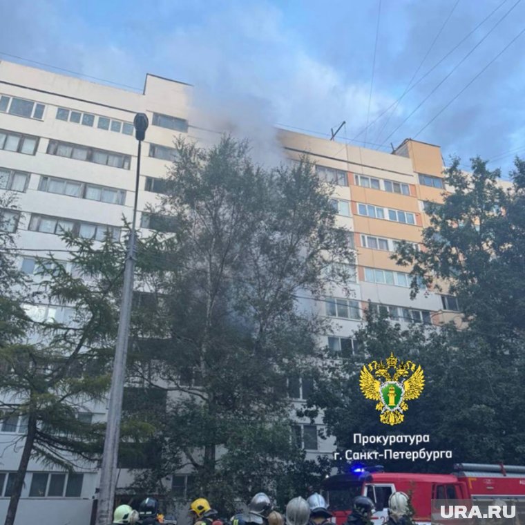 Прокуратура отреагировала на мощный пожар и хлопок в петербургском доме