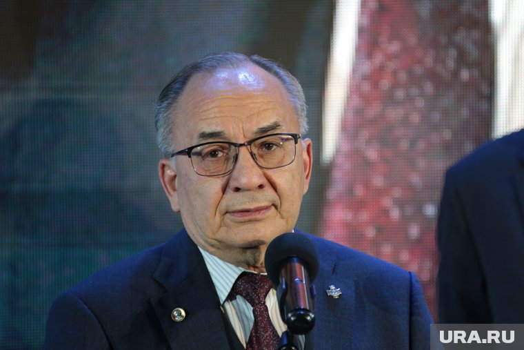 Путин провел в Перми встречу с генконструктором «Авиадвигателя» Иноземцевым