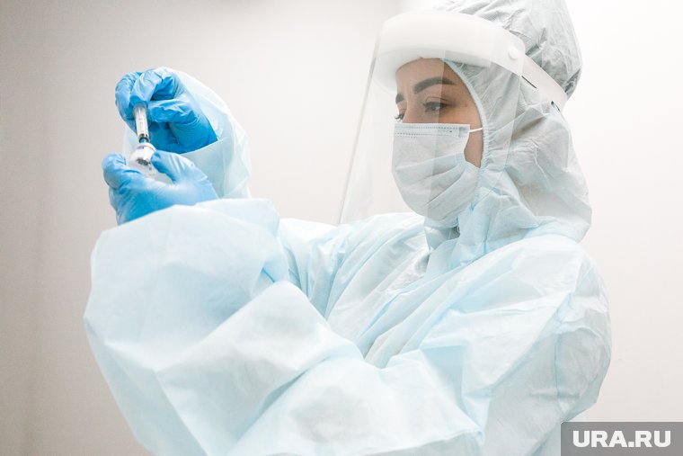 Инфекционист рассказал, когда начнется новая волна пандемии COVID-19 в России