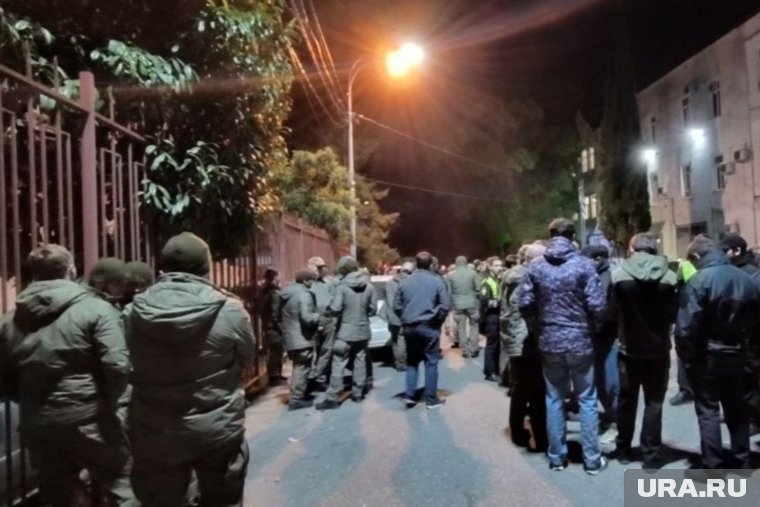 Почему в Абхазии проходят массовые митинги и при чем тут Россия