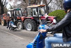 Тысячи протестующих собираются в центре Белграда, на зданиях засели снайперы: что происходит в столице Се...