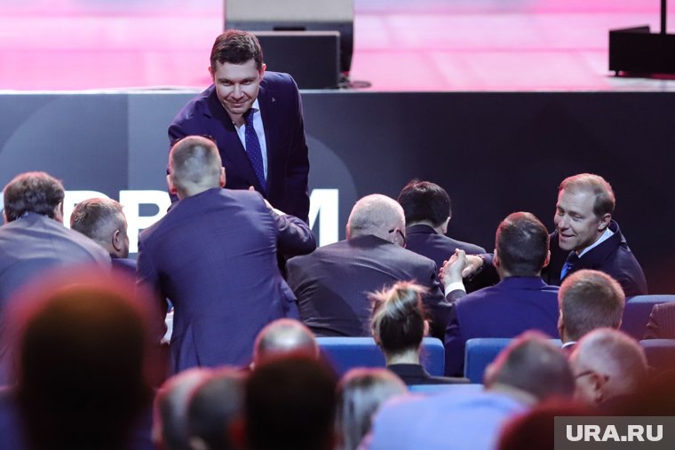 Алиханов после «Иннопрома» уехал на уральский завод, где собирают многострадальные «Байкалы»