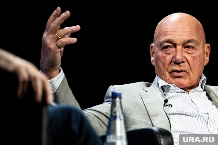 Подозрения в шпионаже, любимая жена в 74 и возвращение на ТВ: Владимиру Познеру — 91