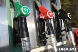 АЗС закрываются, в Крыму продают до 20 литров бензина: что происходит с топливным рынком РФ