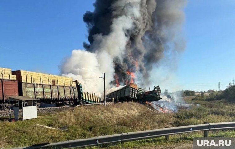 Страшная авария с участием грузовика и поезда случилась в Смоленской области: что известно к этому часу