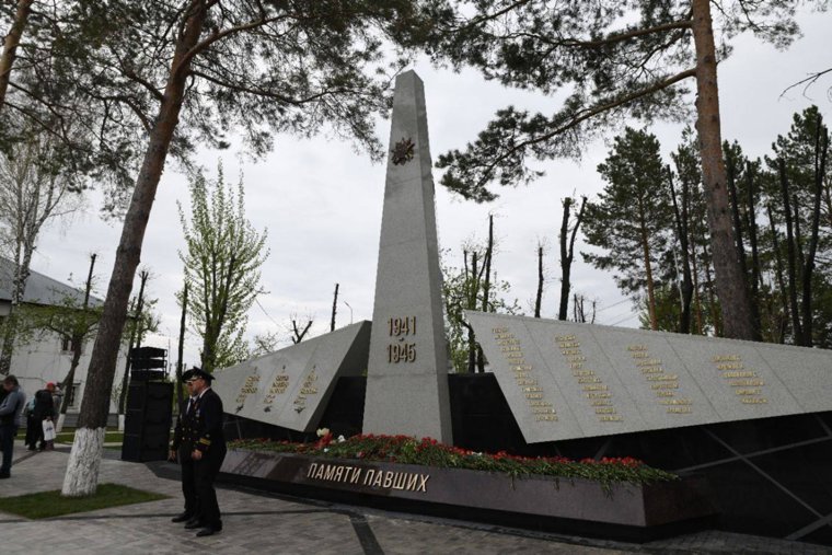 В Тюмени открыли мемориал героям-авиаторам. Фото