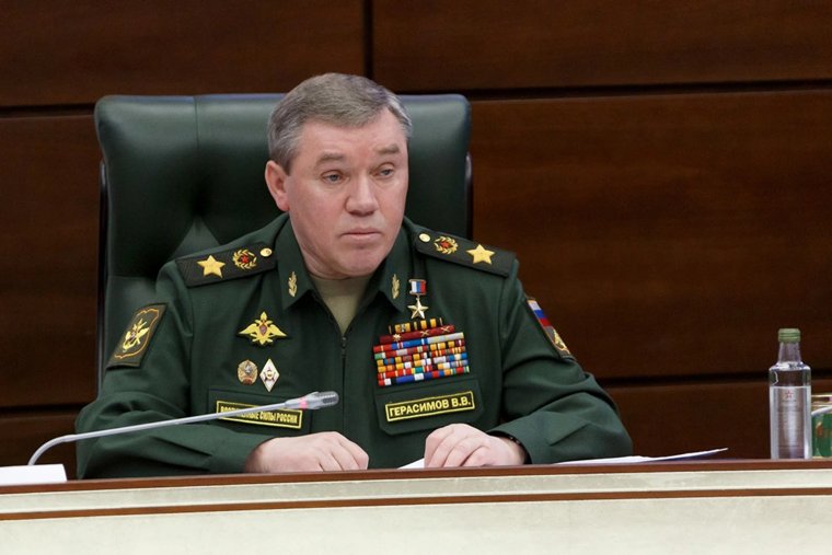 Удары по предприятиям ОПК Украины и освобождение территорий: о чем Герасимов доложил Путину