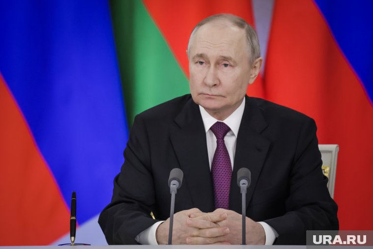 Владимиру Путину доложили о помощи, которую Тюмень оказывает Курской области 