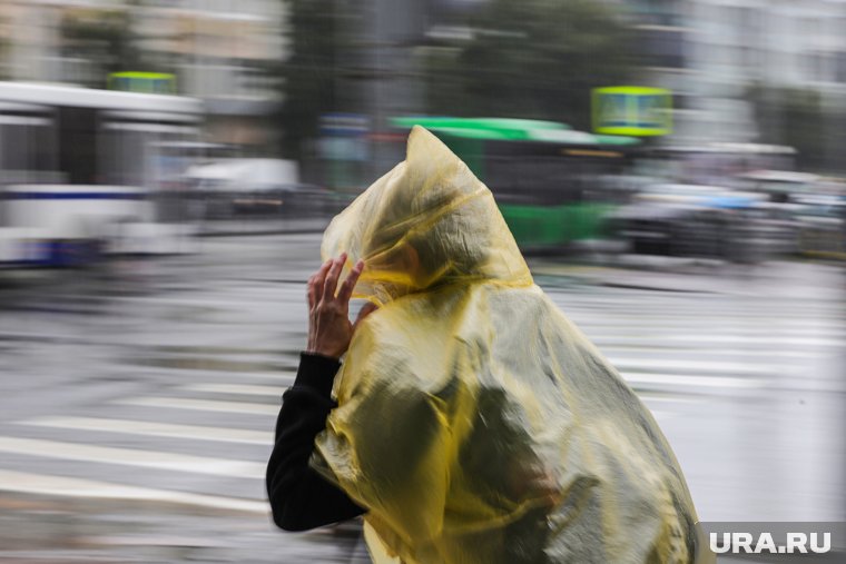 Сильнейший ливень затопил улицы, метро и аэропорт: свежие кадры с погодного апокалипсиса в Москве