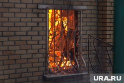 Из-за пожара в многоэтажке Ханты-Мансийска спасатели эвакуировали 42 человека