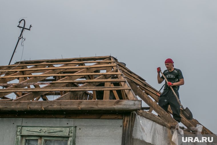 Смерч разрушил дом 90-летней жительницы пермского Суксуна. Фото