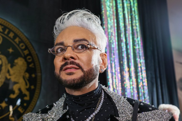 Киркоров впервые показал ожог от пиротехники на руке