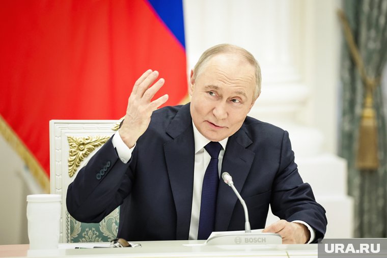 Путин поздравил врачей с предстоящим праздником