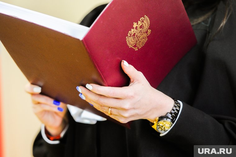 Безработный депутат из ХМАО заплатит вице-мэру из-за проигранного суда