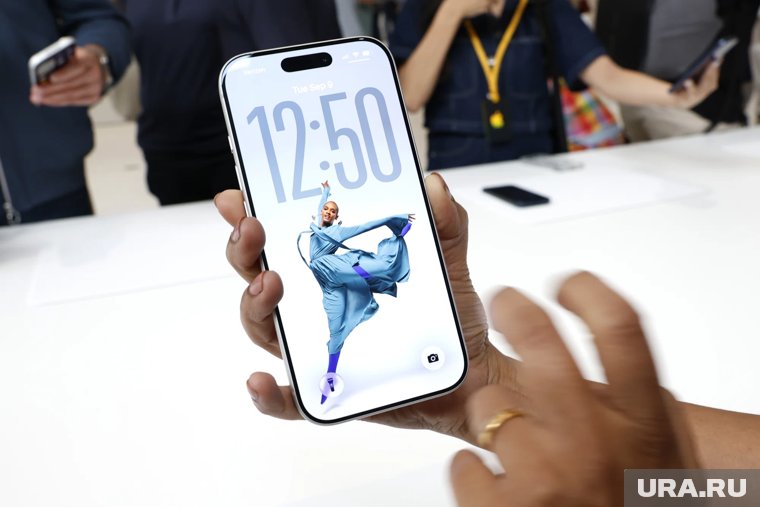 Сколько должен работать россиянин, чтобы купить iPhone 17: цена новых флагманов Apple. Инфографика