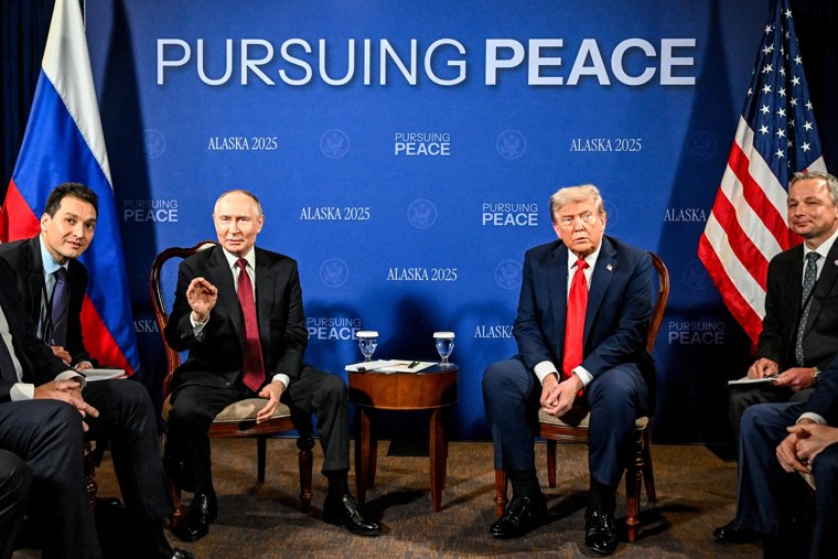 Переговоры без зрителей: как Путин и Трамп начали переговоры в Анкоридже. Фоторепортаж