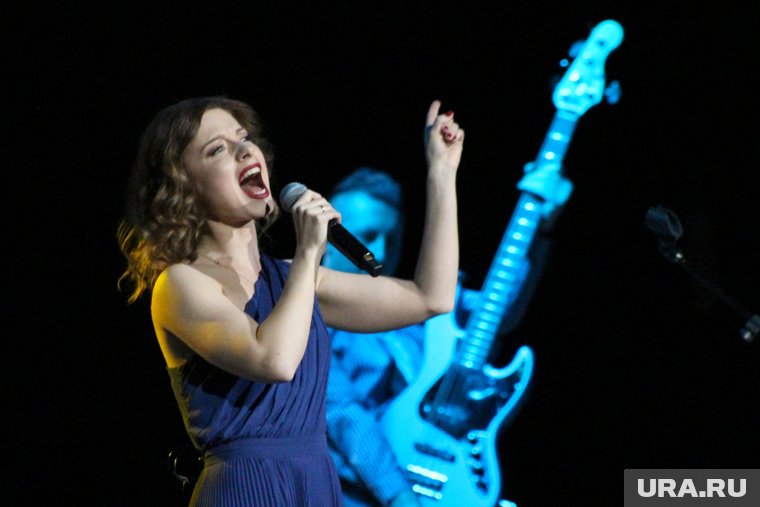 Ремикс на песню Валерии «Метелица» впервые исполнила Юлия Савичева. Видео