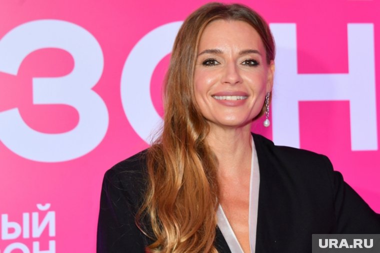 Гражданский брак с Кончаловским, роман с британским композитором и громкие роли: Любови Толкалиной — 47 лет