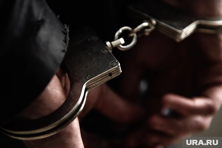 Закололи в подъезде дома после пикета: история убийства 90-х, в котором подозревают миллиардера Сулеймано...