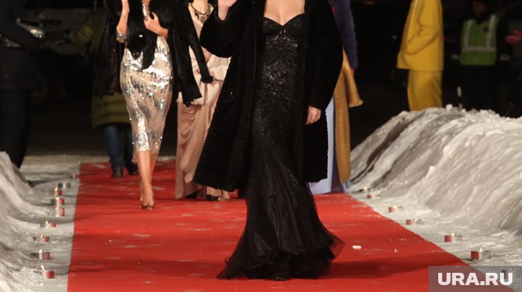 Звездный шик: топ образов селебрити с красной дорожки кинофестиваля «Дух огня» в ХМАО. Фото