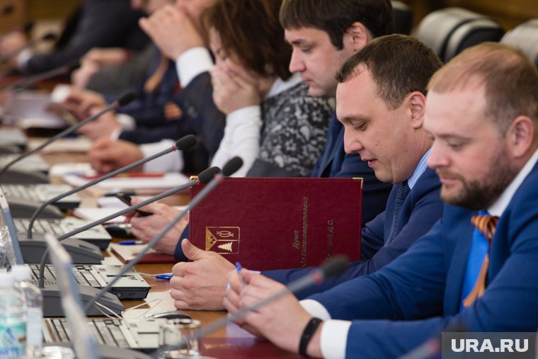 «Меня из-за него вызывали в ОБЭП»: депутат из ХМАО раскрыл подробности о тезке-иноагенте