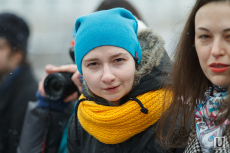 Пикет за мир у памятника Татищеву и Де Генину. Екатеринбург, украина, митинг