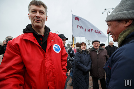 Пикет за мир у памятника Татищеву и Де Генину. Екатеринбург, пикет, ройзман евгений, митинг