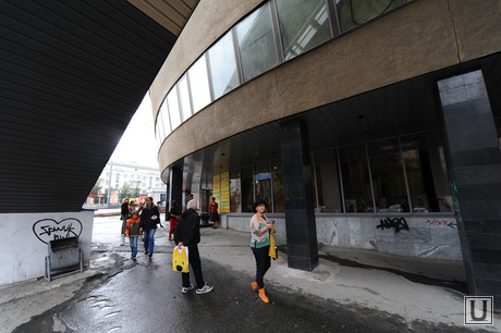 Пожар. Эвакуация. Магазин. Лестница. Дом быта на Васенко. Челябинск., люди, дом быта