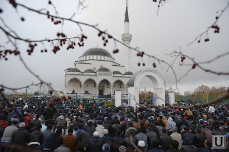 Верхняя Пышма. Курбан-байрам в Медной мечети имама Исмаила аль-Бухари., Курабан-байрам, мусульмане, медная мечеть, намаз