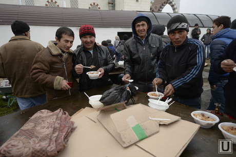 Верхняя Пышма. Курбан-байрам в Медной мечети имама Исмаила аль-Бухари., плов, Курабан-байрам, мусульмане, намаз