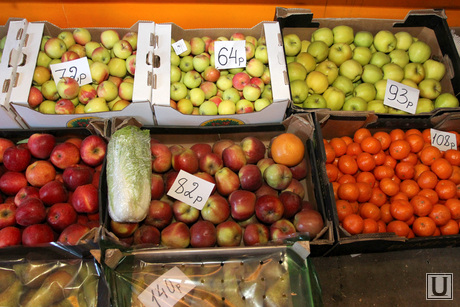 Рейд по оптовой продуктовой базе
Курган, фрукты в ящиках, оптовая база