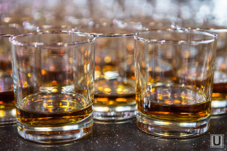 Боулинг с дипломатами и политиками в ТЦ Алатырь. Екатеринбург, бухло, алкоголь, спиртное, крепкие напитки