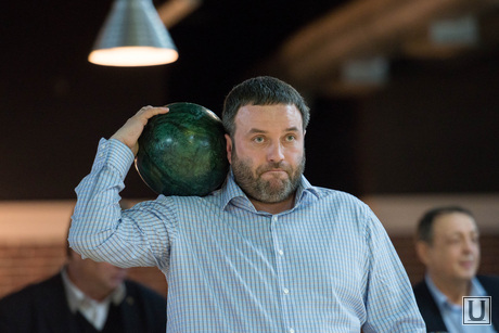 Боулинг с дипломатами и политиками в ТЦ Алатырь. Екатеринбург, носков денис