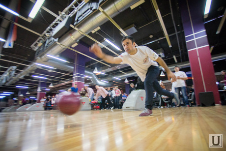Боулинг с дипломатами и политиками в ТЦ Алатырь. Екатеринбург, боулинг