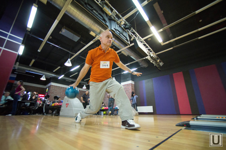 Боулинг с дипломатами и политиками в ТЦ Алатырь. Екатеринбург, боулинг